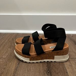 STEVE MADDEN Bandi Platform Wedge Sandal 6M. Black